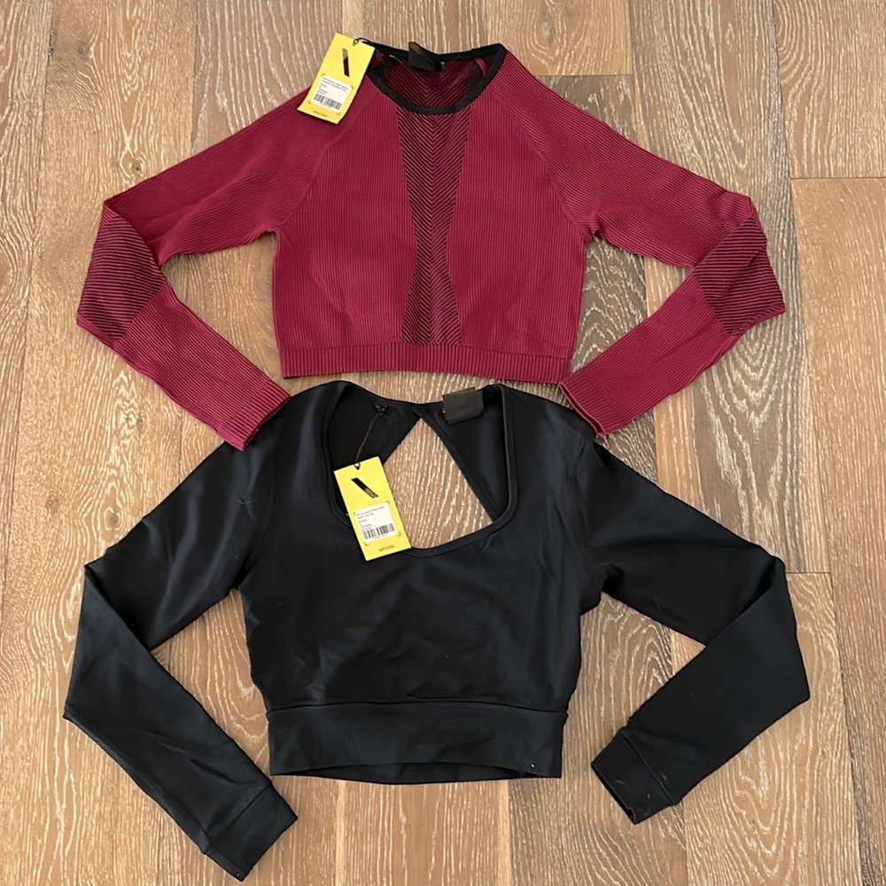 *NWT* Set/2   “MP” activewear long sleeved cropped compression tops. Size small